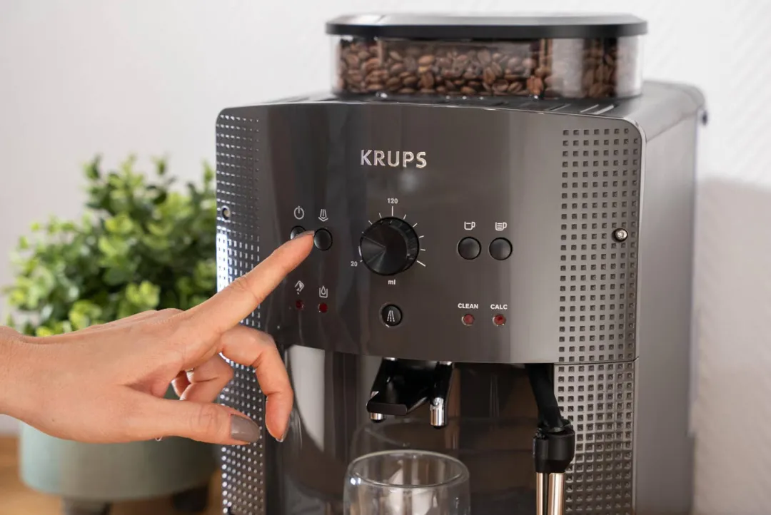 Ekspres do kawy ciśnieniowy KRUPS ESSENTIAL EA810B