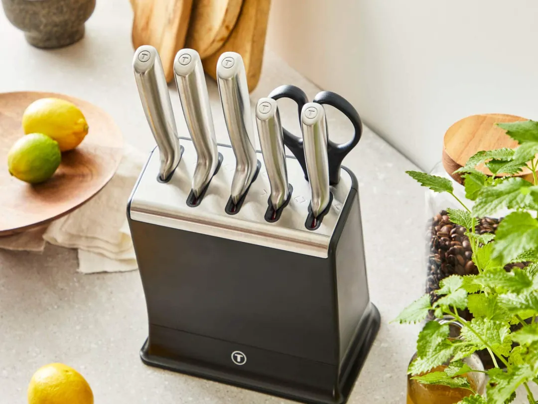 Zestaw 5 noży ze stali nierdzewnej oraz nożyczki TEFAL EverSharp Pro + blok z wbudowaną ostrzałką