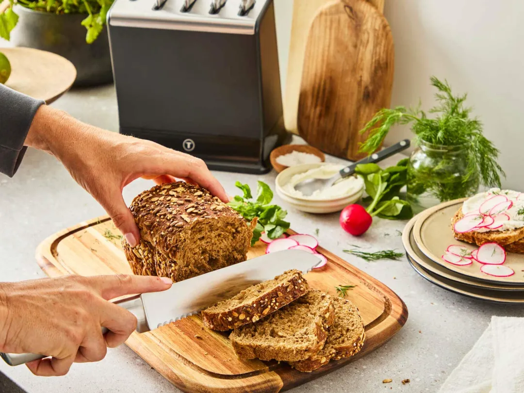 Zestaw 5 noży ze stali nierdzewnej oraz nożyczki TEFAL EverSharp Pro + blok z wbudowaną ostrzałką